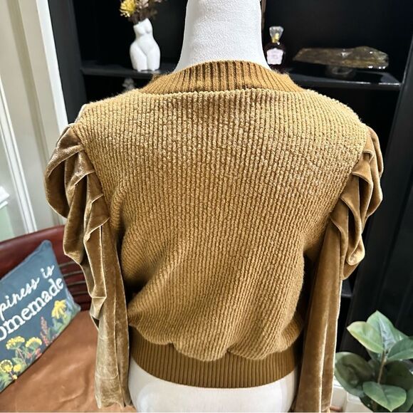 JJ's Fairyland Velvet Gold Sweater Size M - Picture 5 of 9